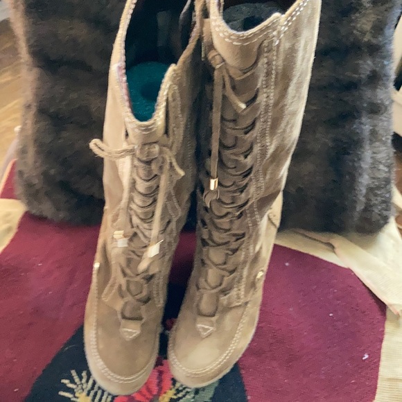 Burberry boots - Picture 2 of 5